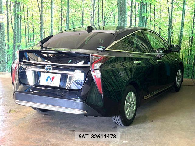 Toyota PRIUS 2017-11 8337445-17