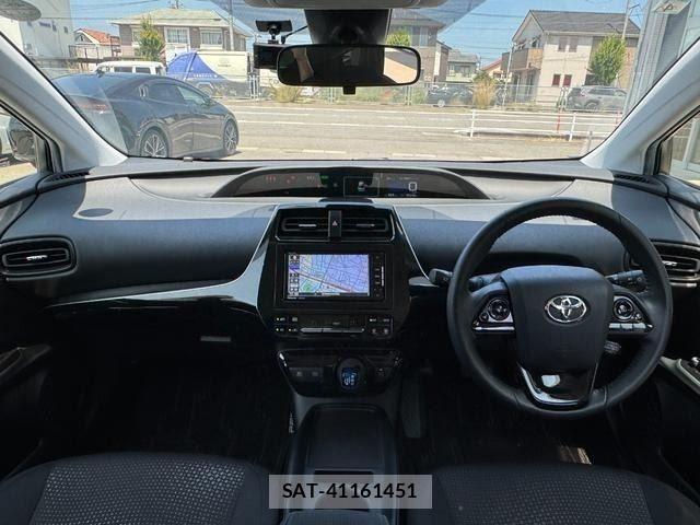 Toyota PRIUS 2021-04 8337436-1