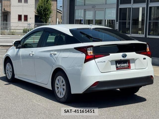 Toyota PRIUS 2021-04 8337436-3