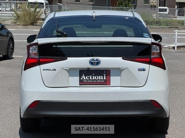 Toyota PRIUS 2021-04 8337436-4