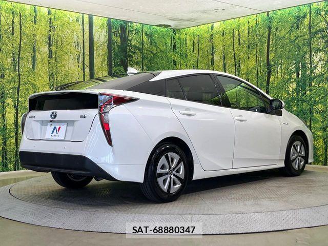Toyota PRIUS 2016-08 8337451-16