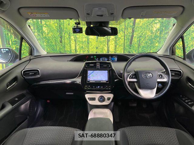 Toyota PRIUS 2016-08 8337451-1