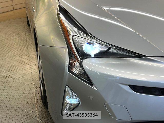Toyota PRIUS 2017-04 8337449-11