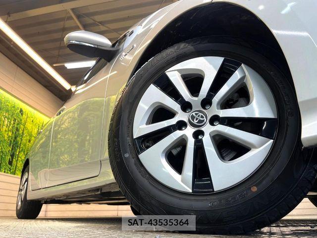 Toyota PRIUS 2017-04 8337449-12