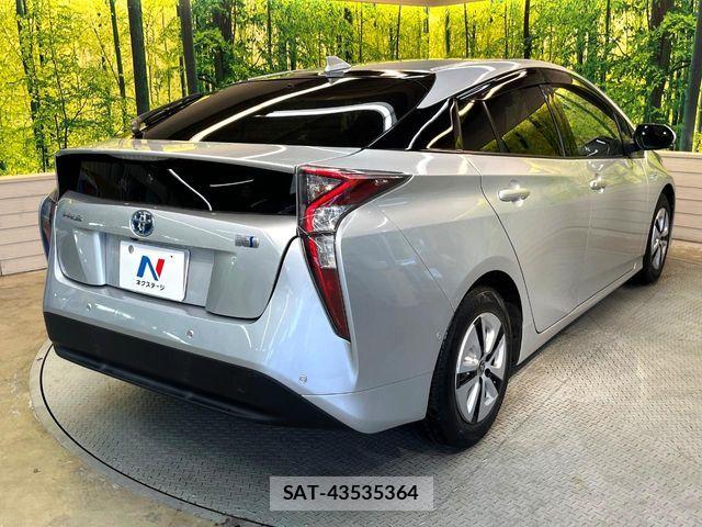 Toyota PRIUS 2017-04 8337449-16