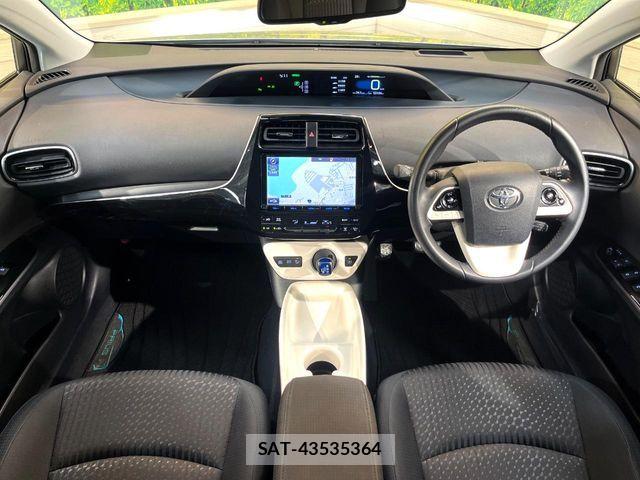 Toyota PRIUS 2017-04 8337449-1