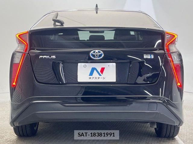 Toyota PRIUS 2018-07 8337434-15