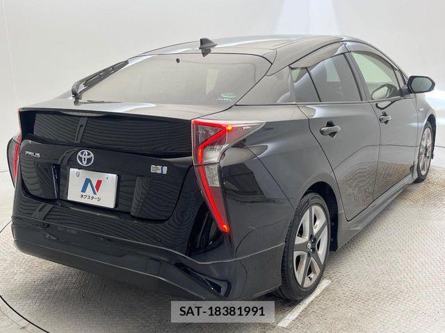 Toyota PRIUS 2018-07 8337434-17