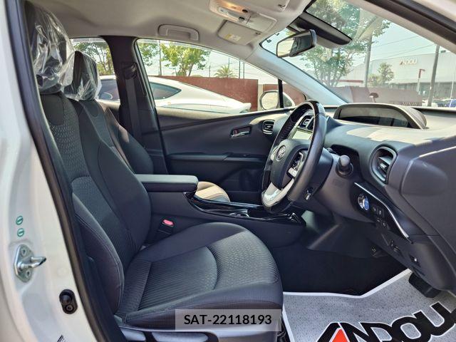 Toyota PRIUS 2017-05 8337430-9