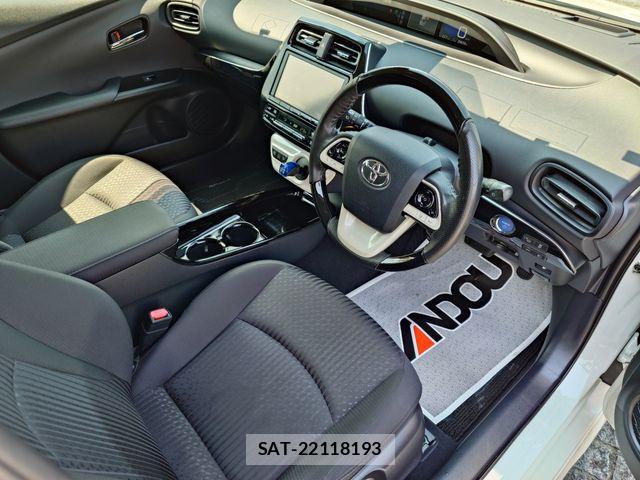 Toyota PRIUS 2017-05 8337430-10