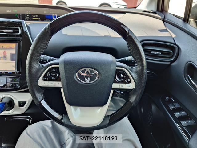 Toyota PRIUS 2017-05 8337430-12