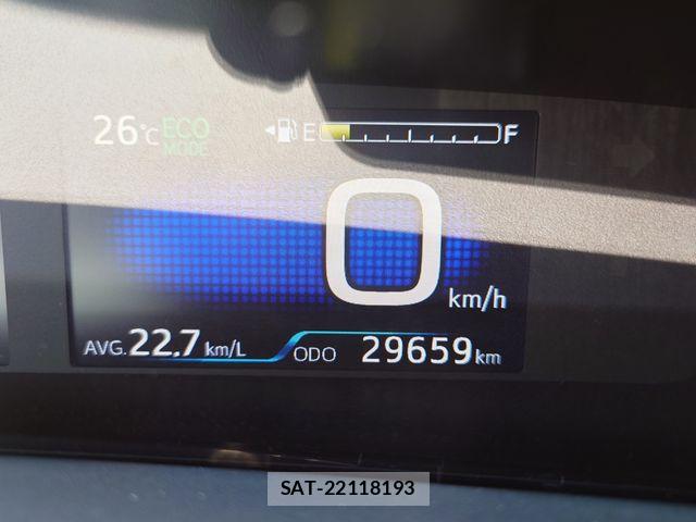 Toyota PRIUS 2017-05 8337430-13