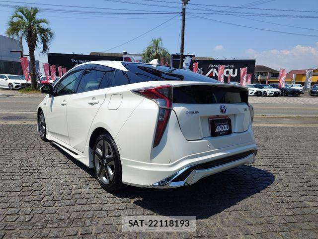 Toyota PRIUS 2017-05 8337430-2