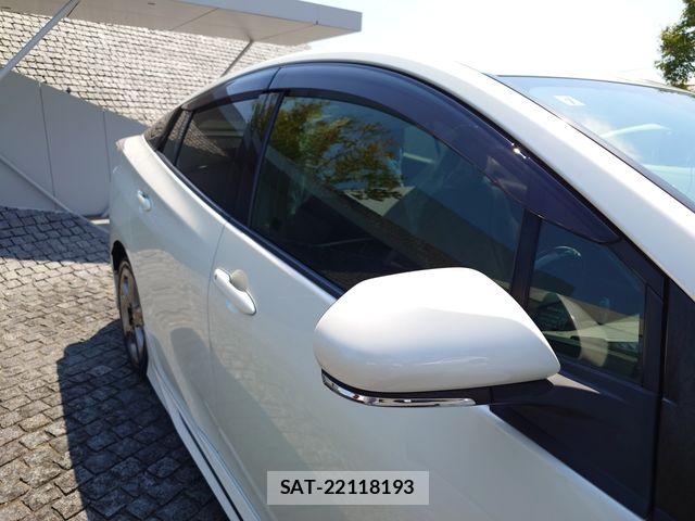Toyota PRIUS 2017-05 8337430-4