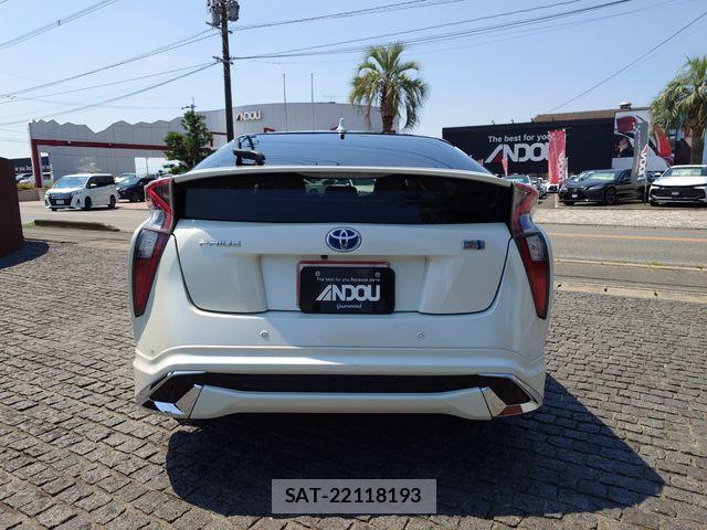 Toyota PRIUS 2017-05 8337430-6