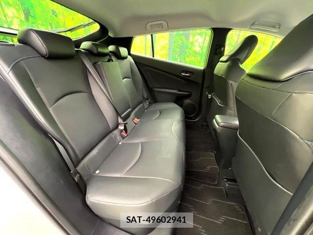 Toyota PRIUS 2019-04 8337422-9