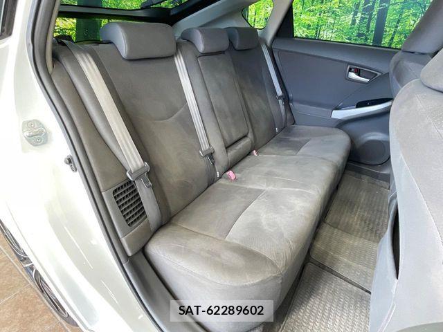Toyota PRIUS 2011-08 8337462-9