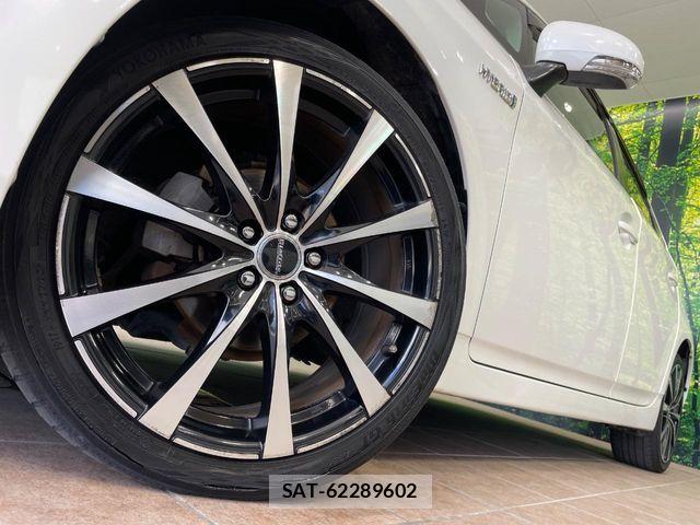 Toyota PRIUS 2011-08 8337462-13