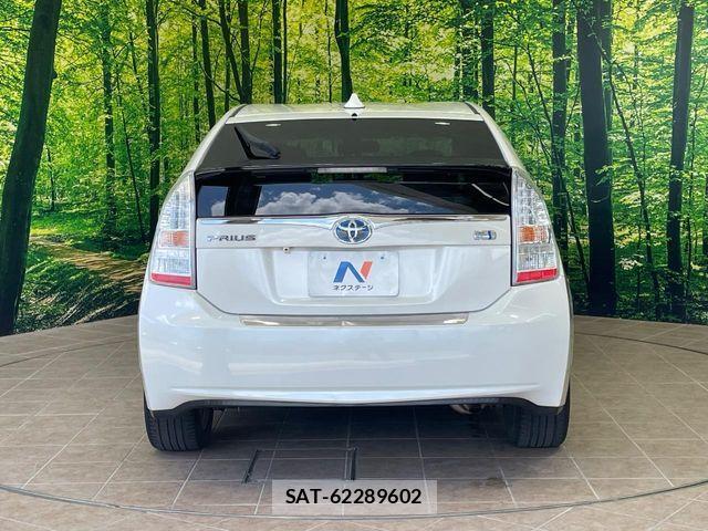 Toyota PRIUS 2011-08 8337462-15