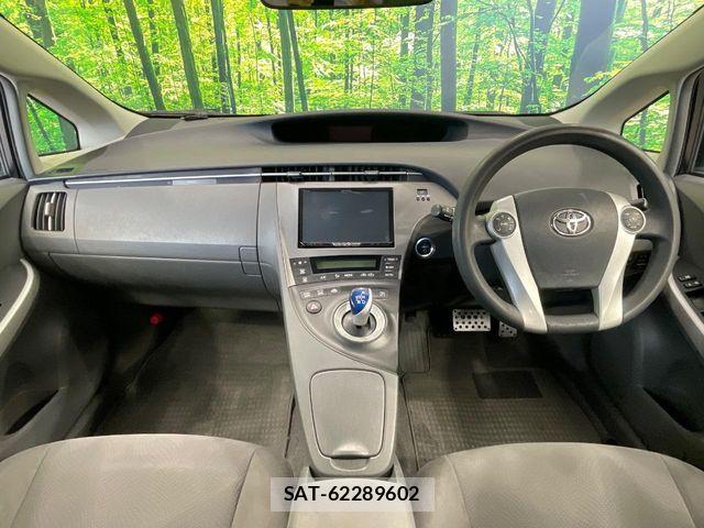 Toyota PRIUS 2011-08 8337462-1