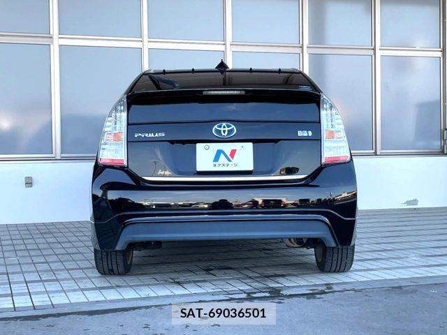 Toyota PRIUS 2011-11 8337464-14
