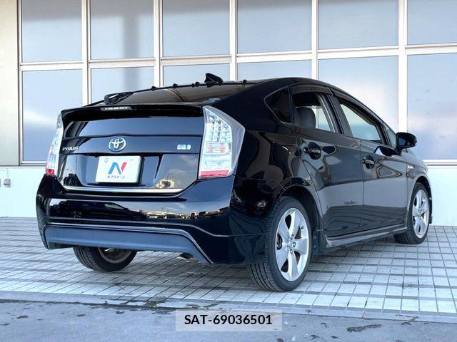 Toyota PRIUS 2011-11 8337464-16
