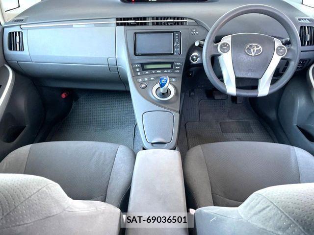 Toyota PRIUS 2011-11 8337464-1