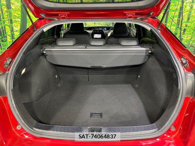Toyota PRIUS 2017-06 8337447-9