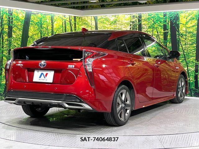 Toyota PRIUS 2017-06 8337447-16