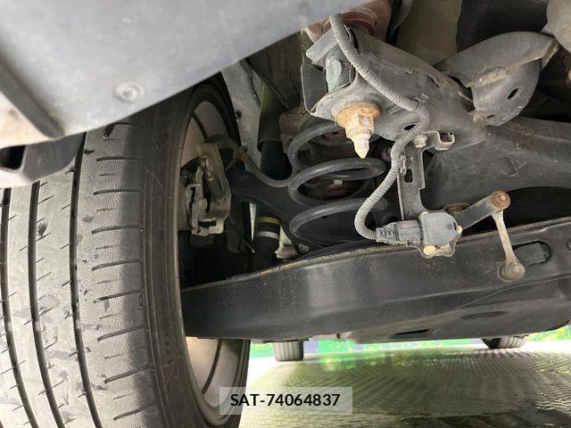 Toyota PRIUS 2017-06 8337447-19