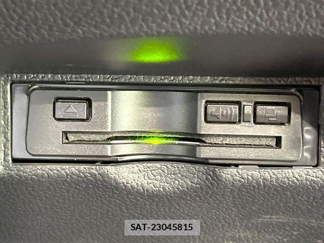 Toyota PRIUS 2017-10 8355377-6