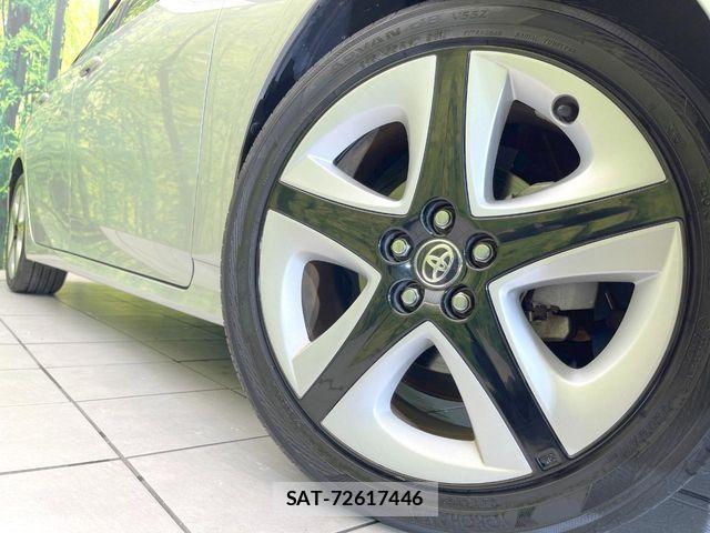 Toyota PRIUS 2016-05 8355374-12