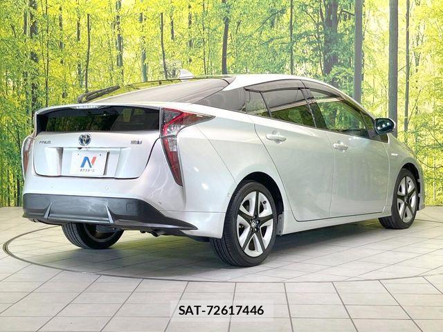 Toyota PRIUS 2016-05 8355374-16