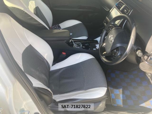 Toyota PRIUS 2018-08 8355383-12