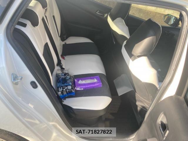 Toyota PRIUS 2018-08 8355383-13