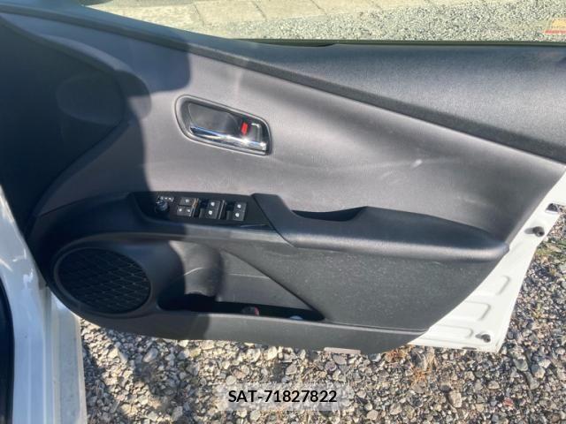 Toyota PRIUS 2018-08 8355383-14