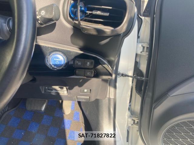 Toyota PRIUS 2018-08 8355383-15