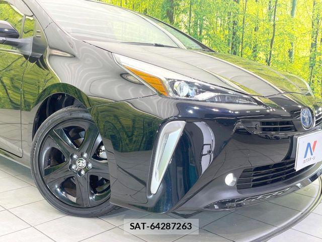 Toyota PRIUS 2021-12 8355365-11