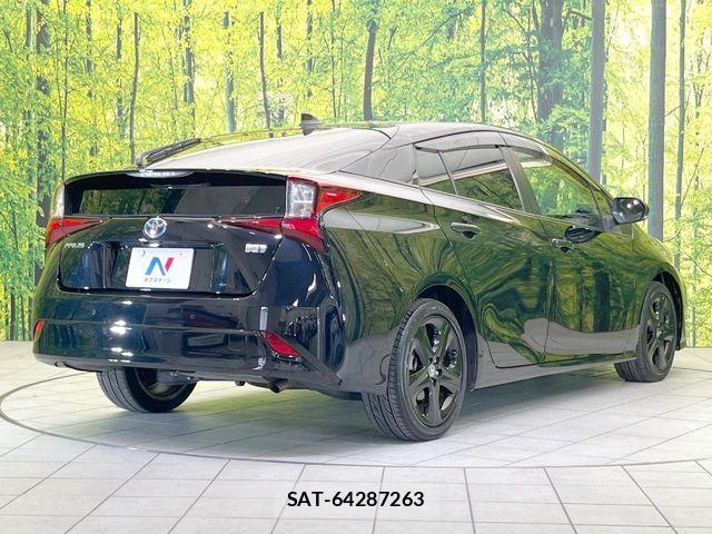 Toyota PRIUS 2021-12 8355365-16