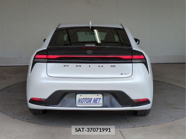 Toyota PRIUS 2024-03 8355358-18