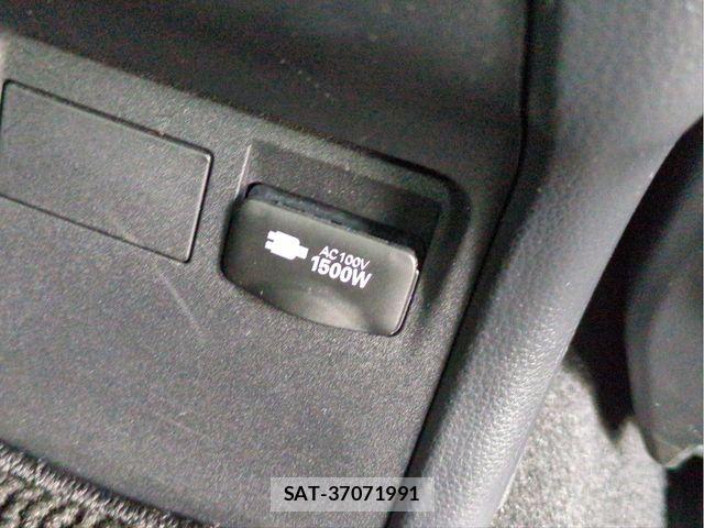 Toyota PRIUS 2024-03 8355358-29