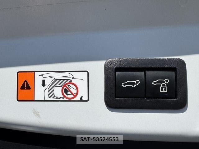 Toyota PRIUS 2023-02 8355355-24