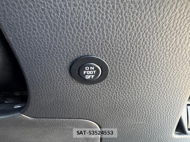 Toyota PRIUS 2023-02 8355355-26