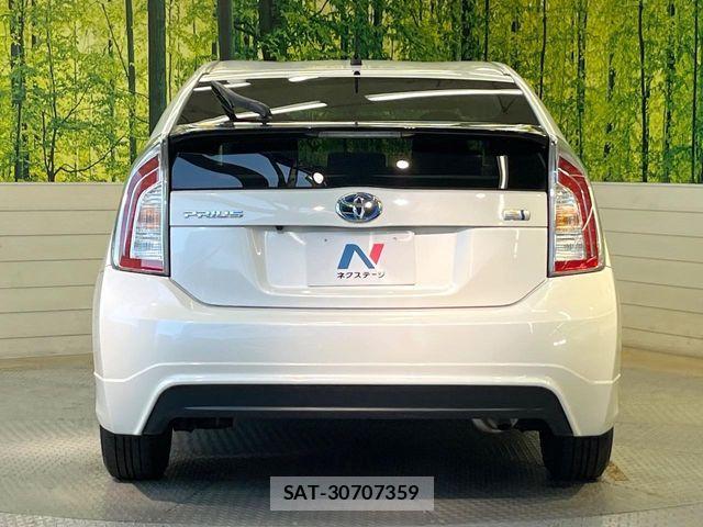 Toyota PRIUS 2012-10 8355388-13