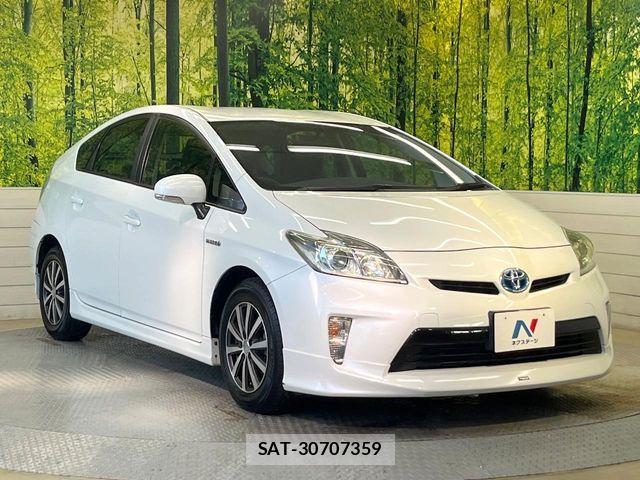 Toyota PRIUS 2012-10 8355388-14
