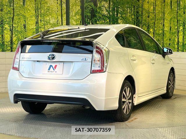 Toyota PRIUS 2012-10 8355388-15