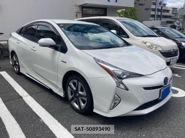 Toyota PRIUS 2016-08 8355379-1