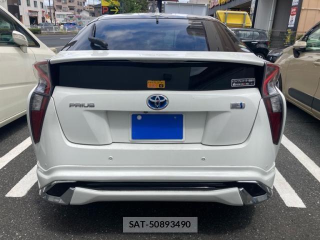 Toyota PRIUS 2016-08 8355379-2