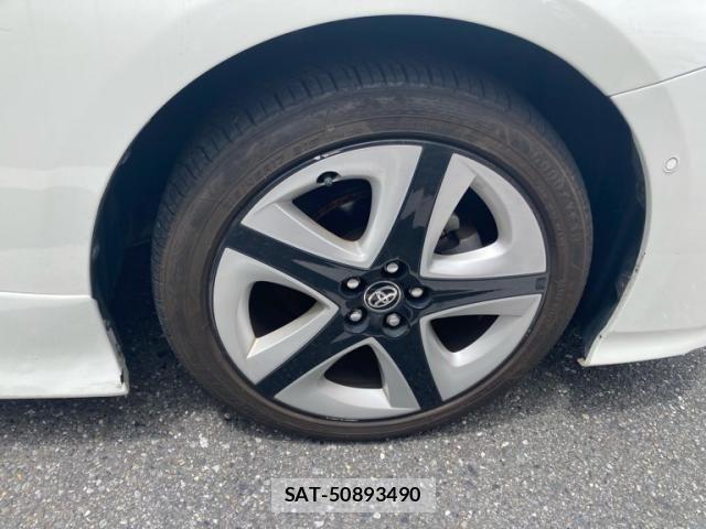 Toyota PRIUS 2016-08 8355379-3