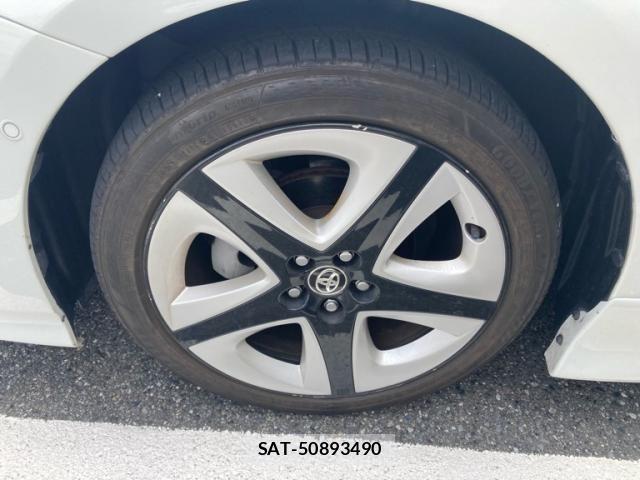Toyota PRIUS 2016-08 8355379-6